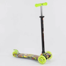 Самокат детский пластмассовый с алюминиевой трубкой руля + 4 колеса Light green/Black (78793): Количество колес 4
