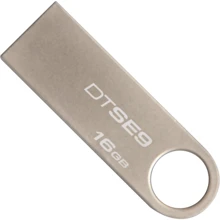 USB-флешка Kingston 16GB DataTraveler SE9 USB 2.0 Silver (DTSE9H/16GB): Стандарт USB USB 2.0