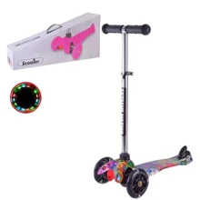Самокат трехколесный Scooter Граффити с принтом (SC20112): Количество колес 3