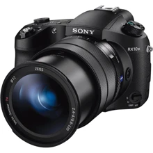Sony DSC-RX10 III: Розмір матриці 13,2x8,8 мм