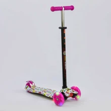 Самокат детский пластмассовый с алюминиевой трубкой руля + 4 колеса Pink/White (74466): Количество колес 3