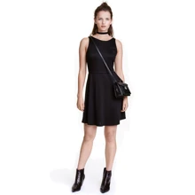 Платье H&M 4292694 42 черное повседневное до середины бедра: Состав Вискоза, Полиэстер, Эластан