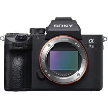 Sony Alpha A7 III kit (24-105mm) f/4 G OSS (ILCE7M3GB.CEC): Тип матрицы CMOS