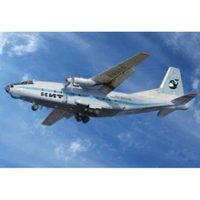 Модель Amodel Цивільний літак Ан-8 (AMO72228): Виробник AMODEL