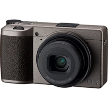 Ricoh GR III Diary Edition (01248): Размер матрицы APS-C