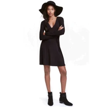 Платье H&M 4259054 38 черное повседневное до середины бедра: Состав Вискоза, Эластан