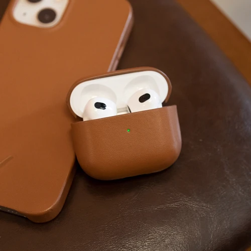 Чехол для наушников Native Union Leather Case Tan (APCSE-LTHR-BRN-V2) for Apple AirPods 3 фото 6