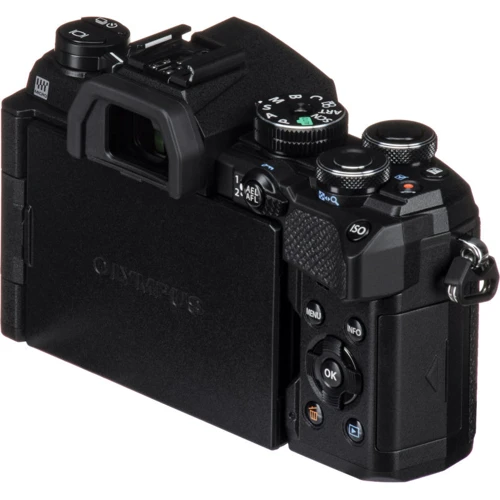 Olympus OM-D E-M5 Mark III kit (12-40mm) Pro Black: Размер матрицы 17.3x13 мм