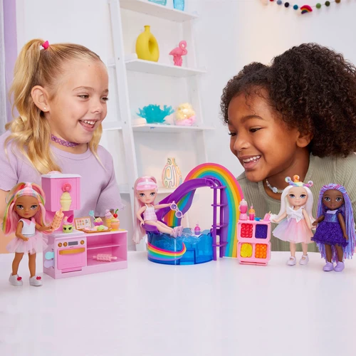 Игровой набор с куклой Rainbow High серии Littles – Кондитерская Кенди (522058): Возраст от 3 лет
