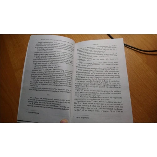 Douglas Adams: The Hitchhiker's Guide to the Galaxy: ISBN 978-5-907097-11-7