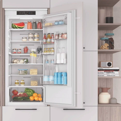 Встраиваемый холодильник Indesit INC20 T321 EU: Объем морозильной камеры, л 68