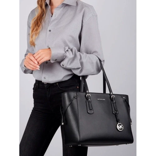 Женская сумка тоут Michael Kors VOYAGER MD MF TZ TOTE черная (30H7GV6T8L001): Страна производитель США