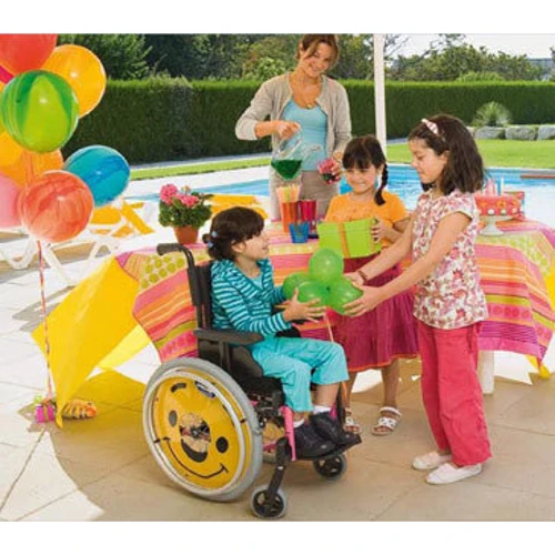 Інвалідна коляска Invacare Action 3 NG Junior дитяча 23 см чорна (2000444015408): Виробник Invacare
