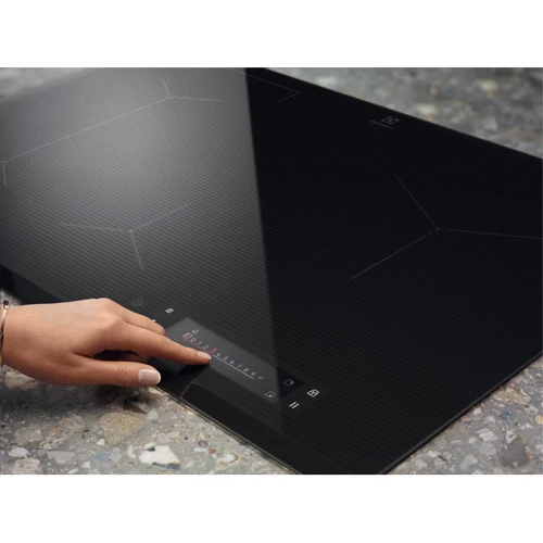 Варочная поверхность электрическая Electrolux EIS8648: Количество конфорок 4