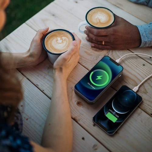 Внешний аккумулятор iWALK Power Bank 20000mAh Stand MagSafe 15W Black (UBP20000M): Емкость батареи, мАч 20000