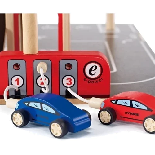 Деревянный автотрек Hape с паркингом и вертолетной площадкой (E3002)
