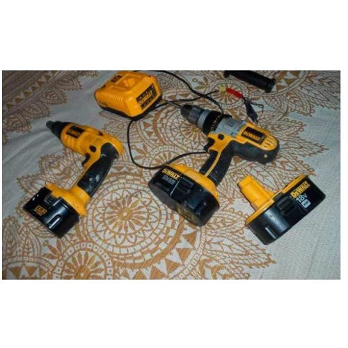 Шуруповерт акумуляторний DeWalt DCD925B2: Тип патрона швидкозажимний