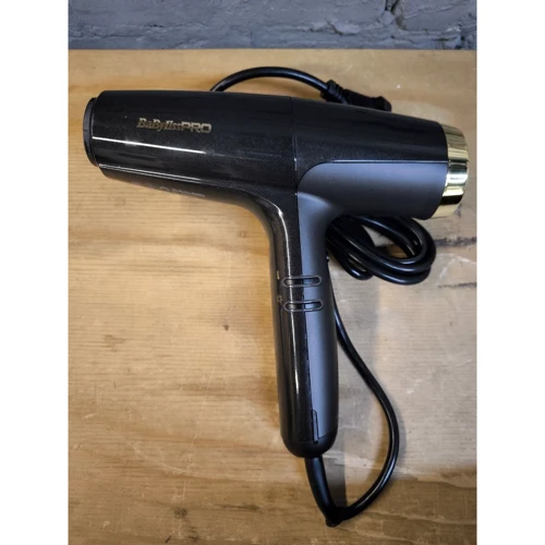 BaByliss PRO FALCO 2000W grey&gold 8550E (Фены)(79012310)Stylus approved: Причина уценки Мелкие потертости от коробки на корпусе фена, надорвана внутренняя часть упаковки. Товар новый, комплектация полная