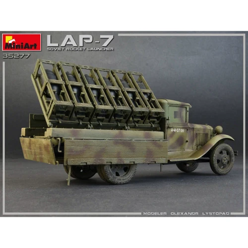Сборная модель MiniArt MA35277 Советская ракетная пусковая установка LAP-7 фото 10