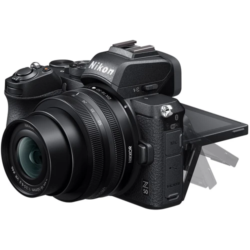 Nikon Z50 kit (18-140mm) VR (VOA050K012): LCD-экран 3" (сенсорный)