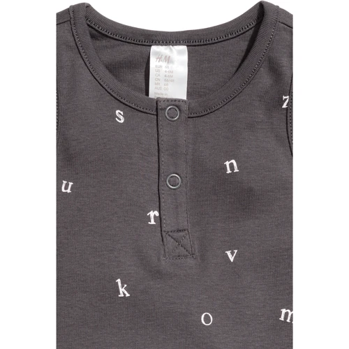 Песочник H&M 3198116 80 см серый: Пол Мальчик