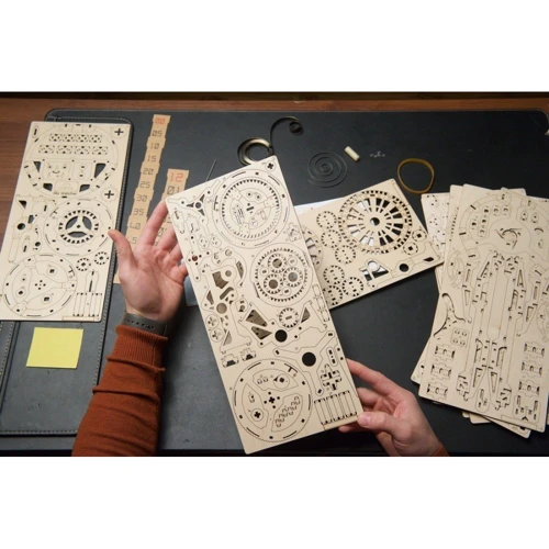 Механічний 3D пазл UGEARS Астроном настільний годинник з турбійоном (70162) фото 11
