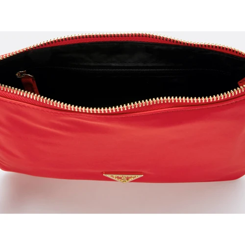 Женская косметичка Guess красная (PWDIDIP8302-RED): Тип Косметички