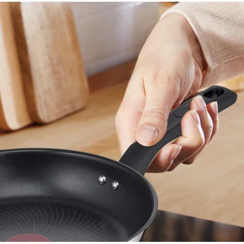 Сковорода Tefal 28 см (B8180655): Матеріал корпусу нержавеющая сталь