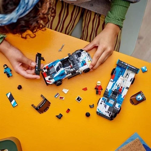 Конструктор LEGO Speed Champions Гоночные автомобили BMW M4 GT3 и BMW M Hybrid V8 676 деталей (76922) фото 8