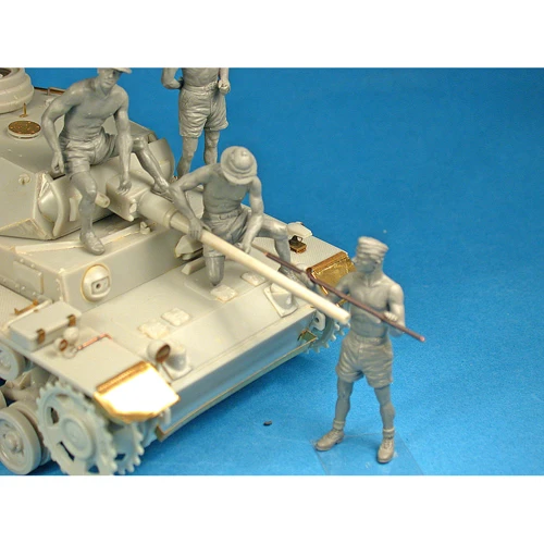 Збірна модель MiniArt MA35278 Німецький Танковий Екіпаж "Корпус Африки" Спеціальне Видання фото 6