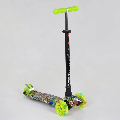 Самокат дитячий пластмасовий з алюмінієвої трубкою керма + 4 колеса Light green / Black (74307)
