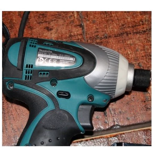 Шуруповерт аккумуляторный Makita BTD130FRFE: Тип инструмента ударный