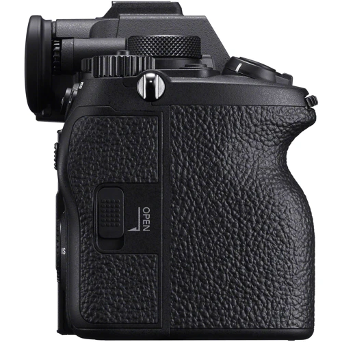 Sony Alpha A7R V body (ILCE-7RM5): Размер матрицы 35.7x23.8 мм