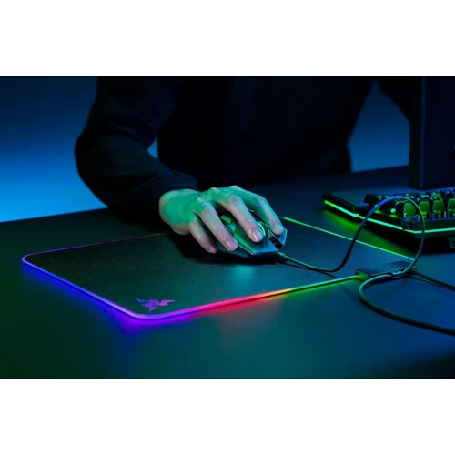 Игровая поверхность RAZER Firefly V2 (RZ02-03020100-R3M1): Размер 355x255x3 мм