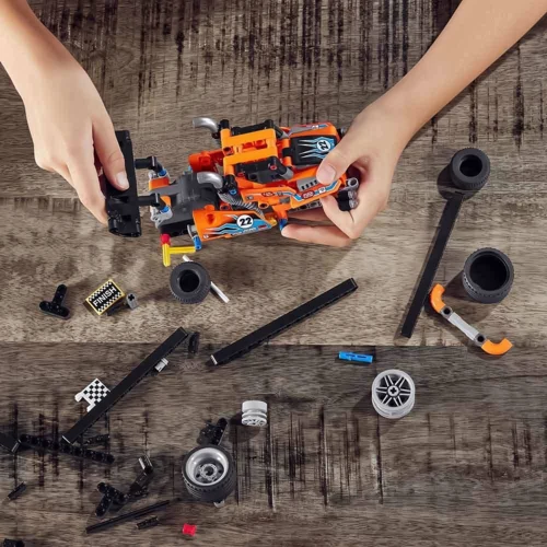 Конструктор LEGO Technic Гоночный грузовик (42104): Рекомендуемый возраст от 7 до 16 лет
