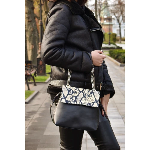 Жіноча сумка тоут ARTiS Bags чорна (17194620-6113): Фактура Під змію, Гладка, матова