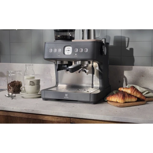 Кофеварка Electrolux 800 Series E8EC1-8BP