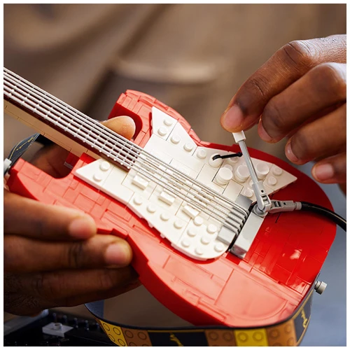 Конструктор LEGO Ideas Fender® Stratocaster™ (21329) фото 4