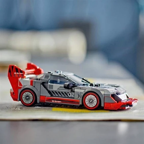 Конструктор LEGO Speed Champions Гоночный автомобиль Audi S1 e-tron quattro 274 детали (76921) фото 8