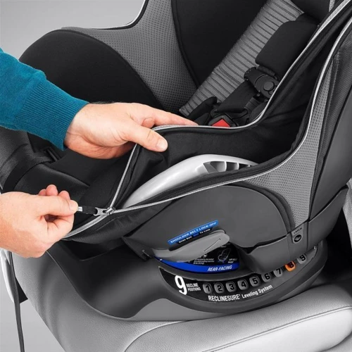 Автокрісло Chicco NextFit Zip Max Air Чорне із сірим (79671.46): Внутрішні ремені 5-x точечные