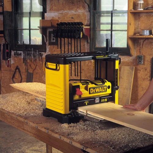 Рейсмус DeWalt DW733: Производитель DeWalt