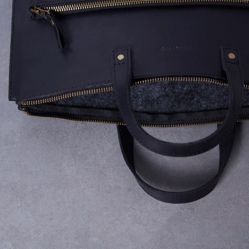 INCARNE Handmade Leather Bag-cover Brave Black for MacBook Air 15" M3 | M2 (2024 | 2023): Материал Кожа