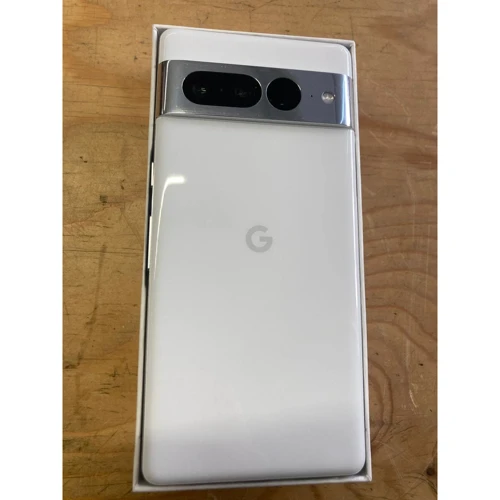 Google Pixel 7 Pro 12/256GB Snow (Смартфони)(77670311) Approved: Причина уцінки Потертости на металлическом элементе блока камер, царапины возле USB разъема и по краям устройства. Незначительные царапины на дисплее. Полный комплект