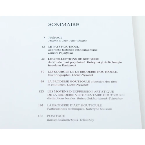 LES BRODERIES HOUTSOULES des Collections du Musée d'art populaire I. Kobrynskyi de Kolomyia: Обкладинка Твердая