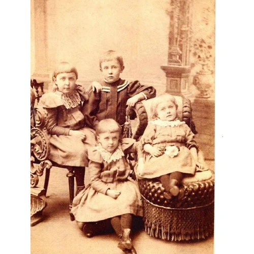 Анатолий Кончаковский: Михаил Булгаков в портретах, фотографиях, шаржах: Количество страниц 200