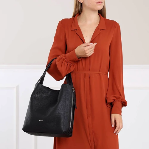 Женская сумка-мешок Furla Grace M Hobo W/Zip Barvfgc черная (BARVFGCNVD000P1900): Тип ручки С двумя ручками, Длинная ручка