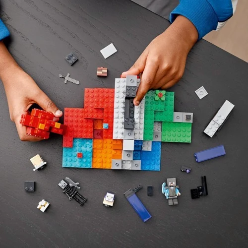 Конструктор LEGO Minecraft Разрушенный портал 316 деталей (21172) фото 11
