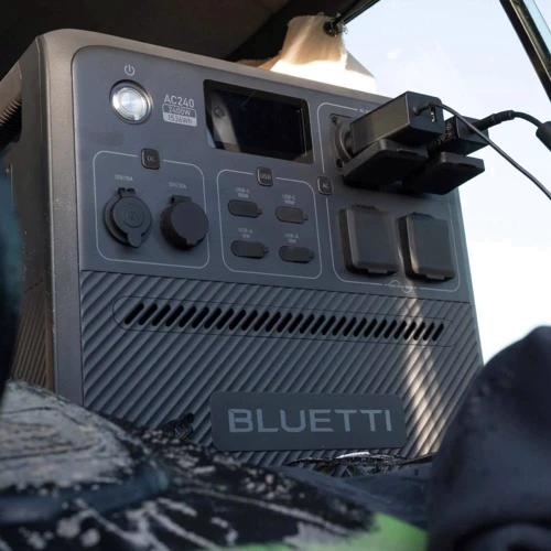 Зарядная станция Bluetti AC240 1536Wh 2400W UA: Количество розеток 220V 4