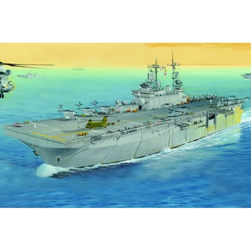 Модель Hobby Boss Модель американского десантного корабля WASP LHD-1 (HB83402)