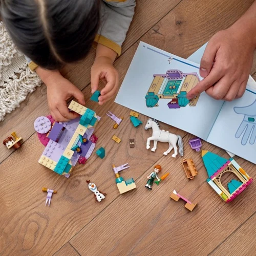Конструктор LEGO Disney Princess Развлечения в замке Анны и Олафа 108 деталей (43204)